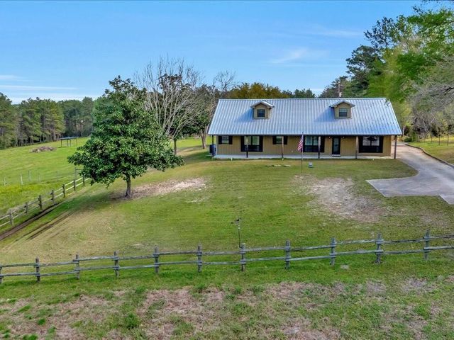 759 W Barnum Loop, Corrigan, TX 75939