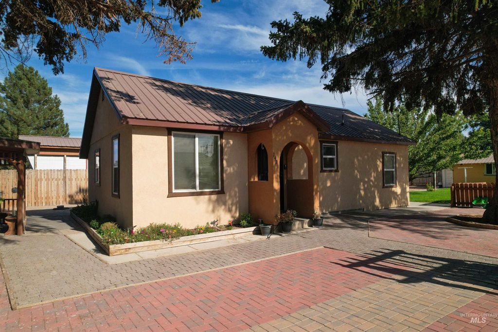147 N Wendell St, Wendell, ID 83355