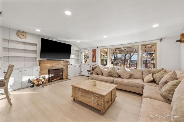 833 Forest Avenue, Elgin, IL 60120