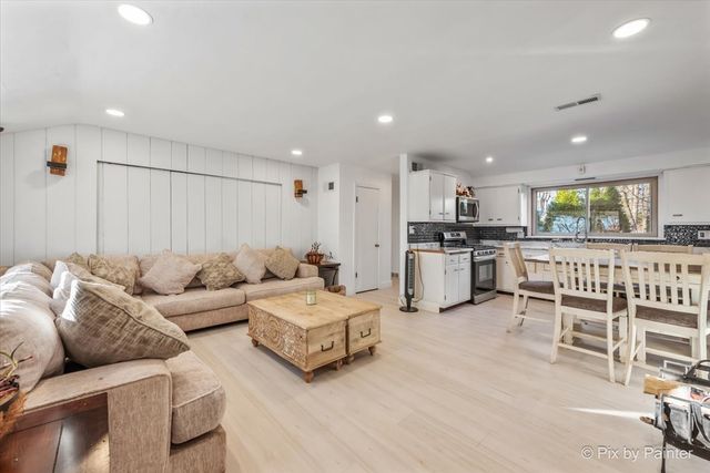 833 Forest Avenue, Elgin, IL 60120