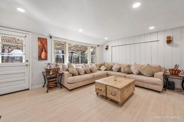 833 Forest Avenue, Elgin, IL 60120