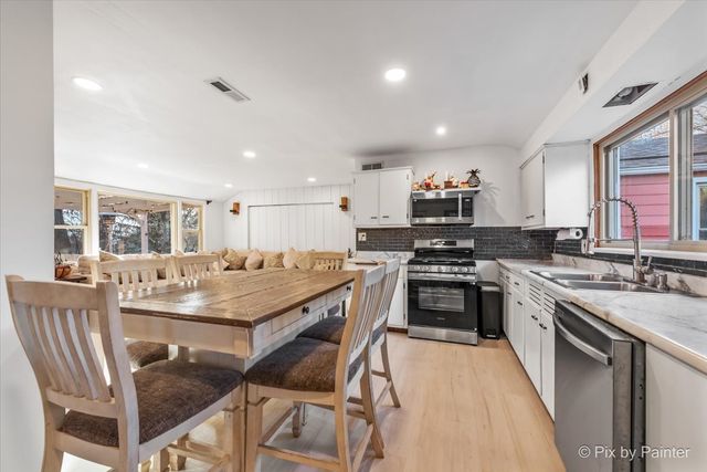 833 Forest Avenue, Elgin, IL 60120