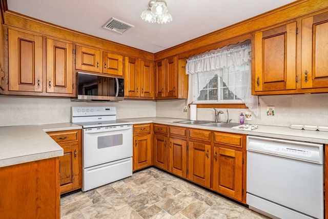 30 Scotland Avenue, Salem, NH 03079