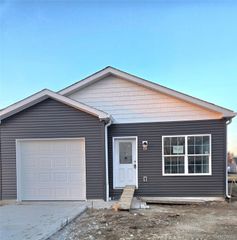 7527 Packard Ave, Warren, MI 48091