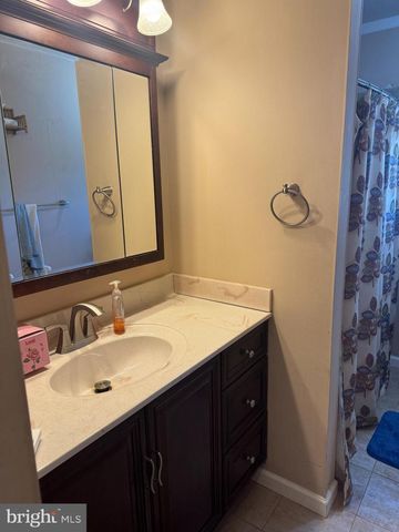 15 ESTATE RD, Pemberton, NJ 08068