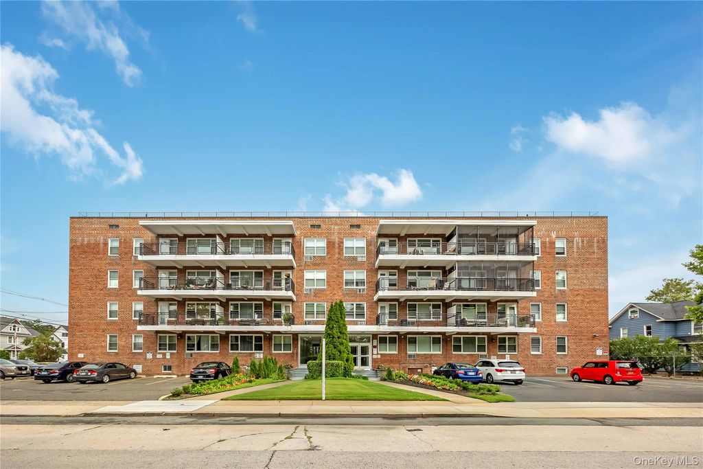 100 Randall Avenue 3D, Freeport, NY 11520 — exterior