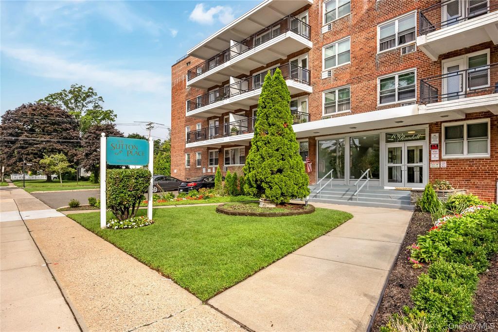 100 Randall Avenue 3D, Freeport, NY 11520 — photo 2