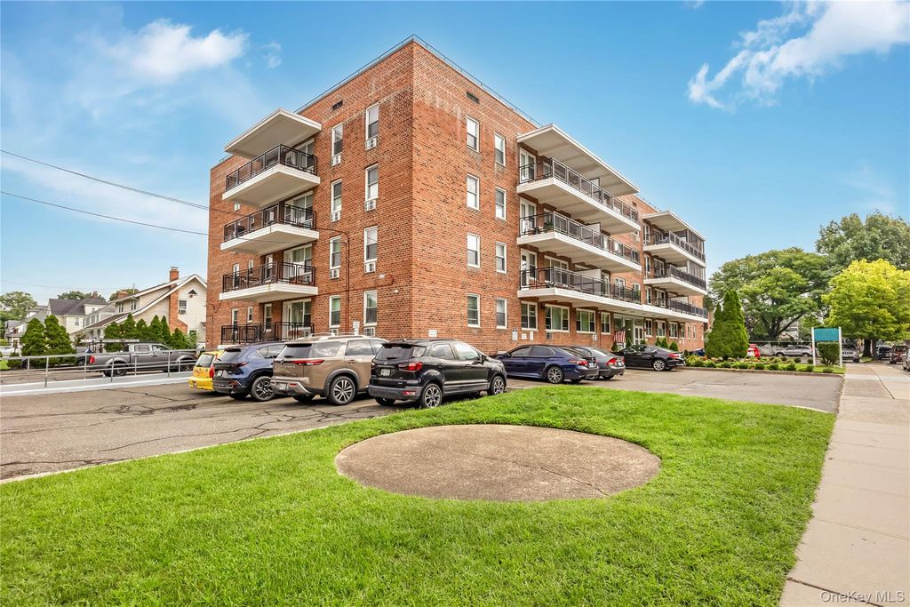 100 Randall Avenue 3D, Freeport, NY 11520 — photo 3