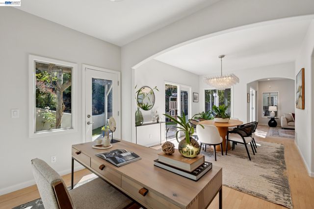 1028 AQUARIUS WAY, Oakland, CA 94611