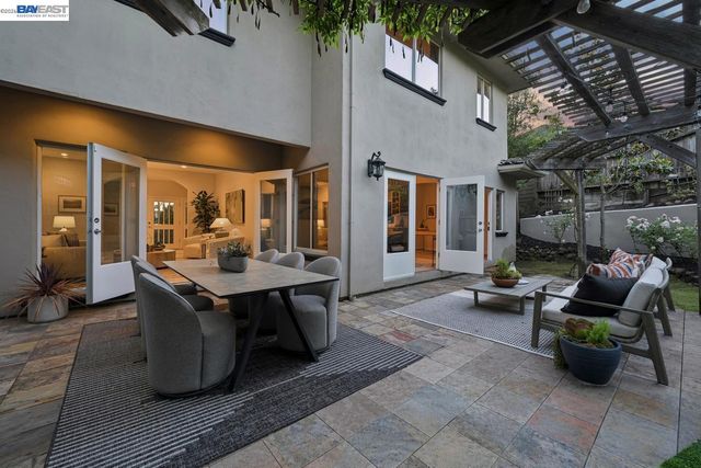 1028 AQUARIUS WAY, Oakland, CA 94611