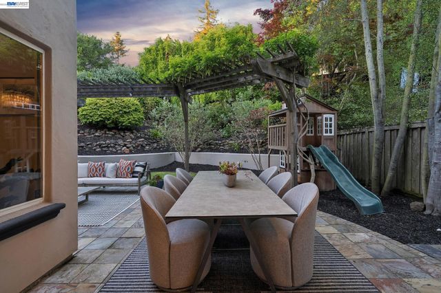 1028 AQUARIUS WAY, Oakland, CA 94611