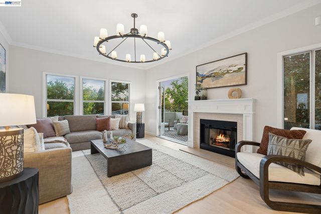 1028 AQUARIUS WAY, Oakland, CA 94611