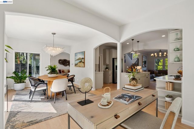 1028 AQUARIUS WAY, Oakland, CA 94611