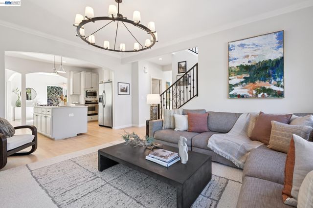 1028 AQUARIUS WAY, Oakland, CA 94611