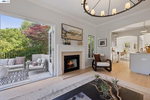 1028 AQUARIUS WAY, Oakland, CA 94611
