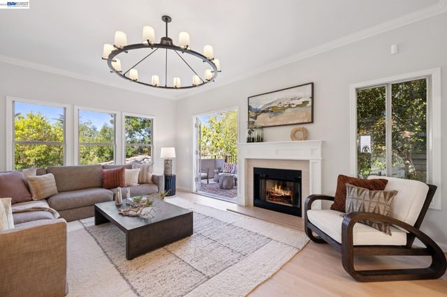 1028 AQUARIUS WAY, Oakland, CA 94611