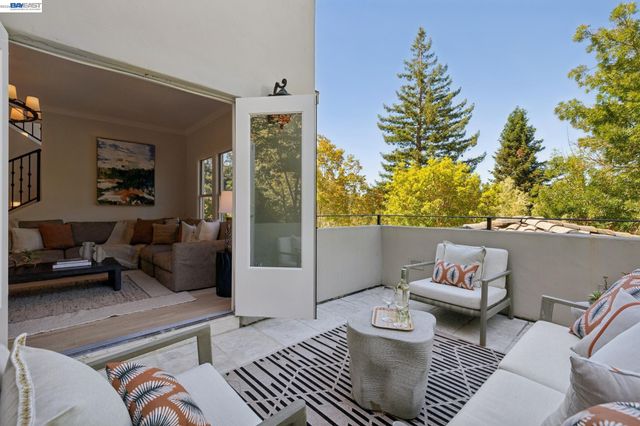 1028 AQUARIUS WAY, Oakland, CA 94611