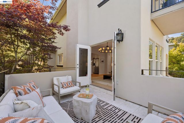 1028 AQUARIUS WAY, Oakland, CA 94611