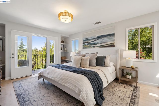 1028 AQUARIUS WAY, Oakland, CA 94611
