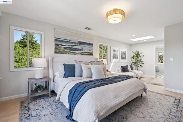 1028 AQUARIUS WAY, Oakland, CA 94611