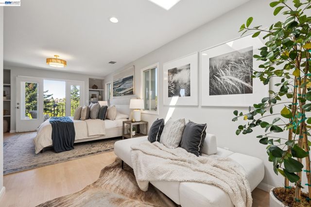1028 AQUARIUS WAY, Oakland, CA 94611