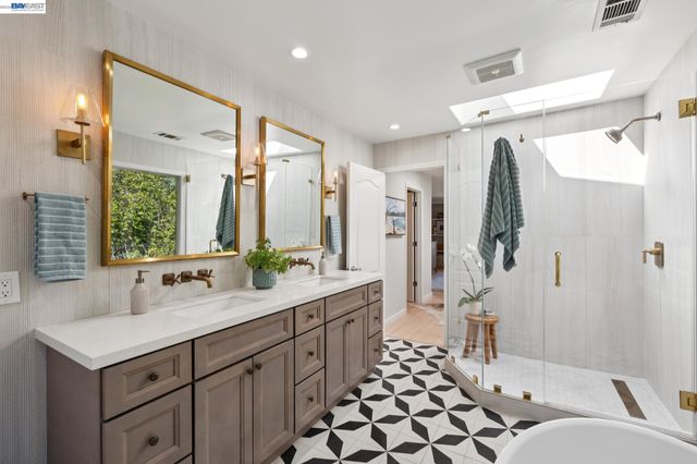 1028 AQUARIUS WAY, Oakland, CA 94611