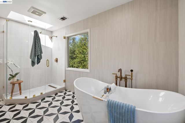 1028 AQUARIUS WAY, Oakland, CA 94611
