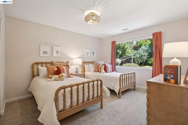 1028 AQUARIUS WAY, Oakland, CA 94611