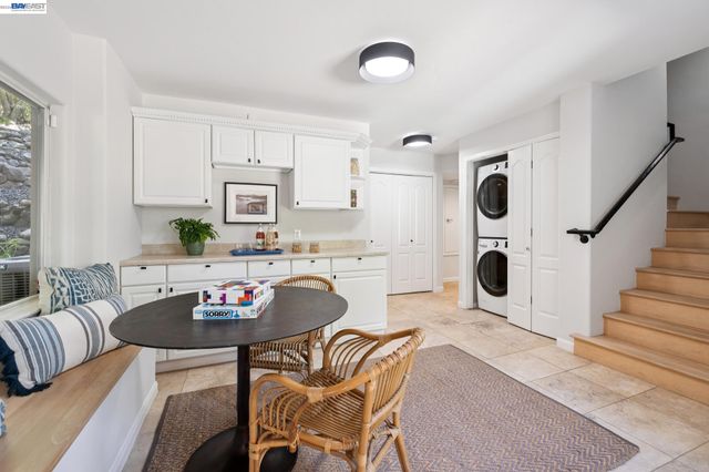 1028 AQUARIUS WAY, Oakland, CA 94611
