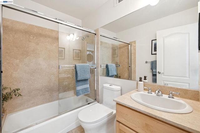 1028 AQUARIUS WAY, Oakland, CA 94611