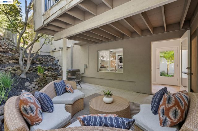 1028 AQUARIUS WAY, Oakland, CA 94611
