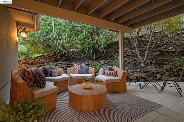 1028 AQUARIUS WAY, Oakland, CA 94611