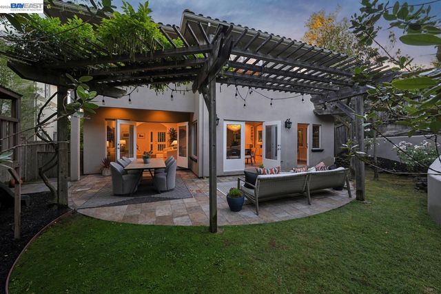 1028 AQUARIUS WAY, Oakland, CA 94611