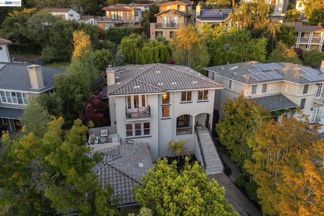 1028 AQUARIUS WAY, Oakland, CA 94611