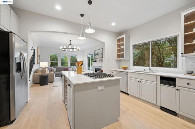 1028 AQUARIUS WAY, Oakland, CA 94611