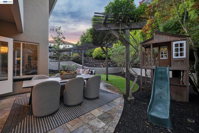 1028 AQUARIUS WAY, Oakland, CA 94611