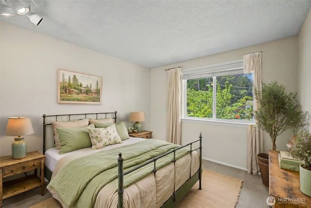 19922 Dayton Avenue N, Shoreline, WA 98133