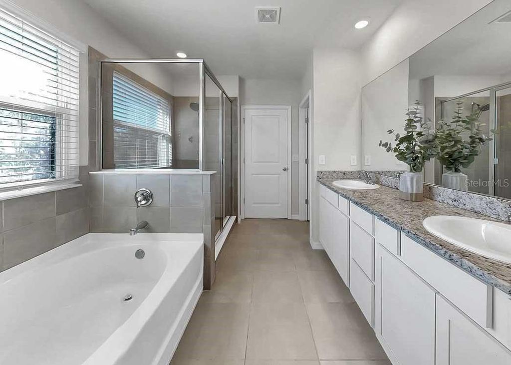 Image 35 of property listing at 16454 WOODSIDE GLEN, Parrish, FL 34219