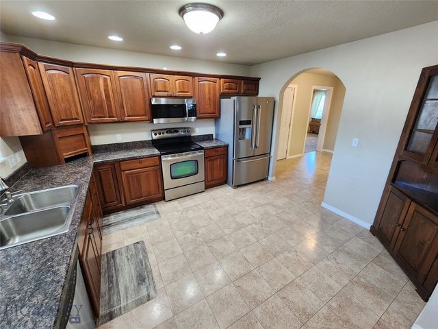 3716 Fairway Drive, Great Falls, MT 59401