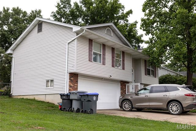 33 Royal Oaks Drive, O'fallon, MO 63366