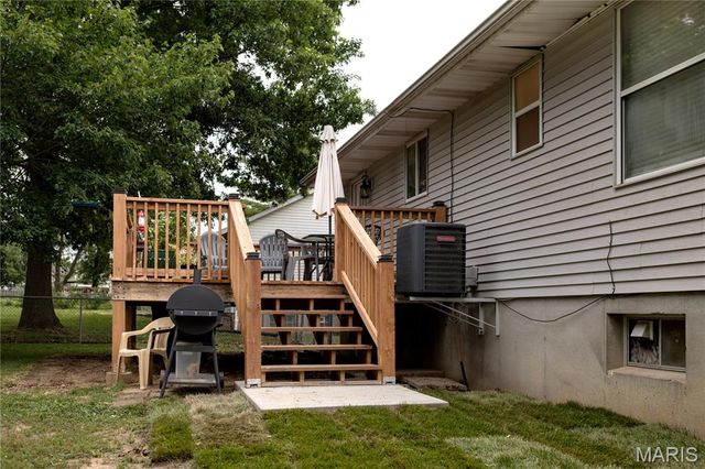 33 Royal Oaks Drive, O'fallon, MO 63366