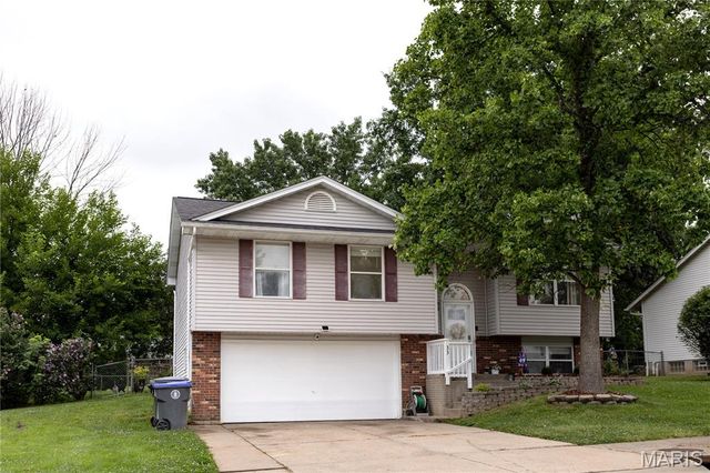 33 Royal Oaks Drive, O'fallon, MO 63366