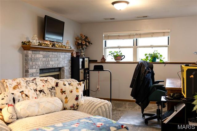 33 Royal Oaks Drive, O'fallon, MO 63366