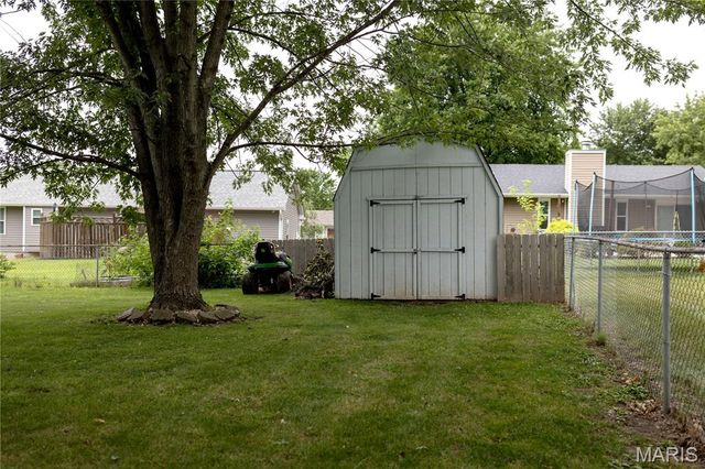 33 Royal Oaks Drive, O'fallon, MO 63366