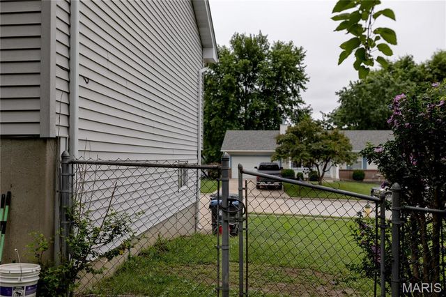 33 Royal Oaks Drive, O'fallon, MO 63366