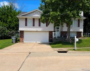 33 Royal Oaks Drive, O'fallon, MO 63366