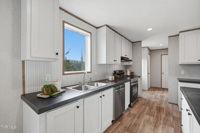 1409 Ben Gamble Road, Jonesborough, TN 37659