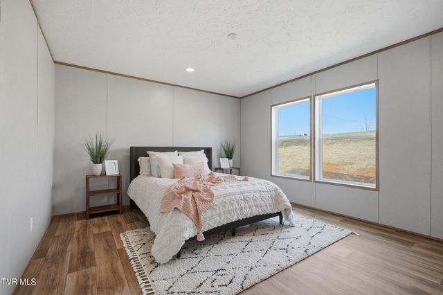 1409 Ben Gamble Road, Jonesborough, TN 37659