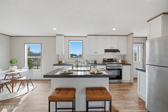 1409 Ben Gamble Road, Jonesborough, TN 37659