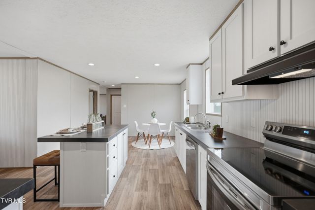 1409 Ben Gamble Road, Jonesborough, TN 37659